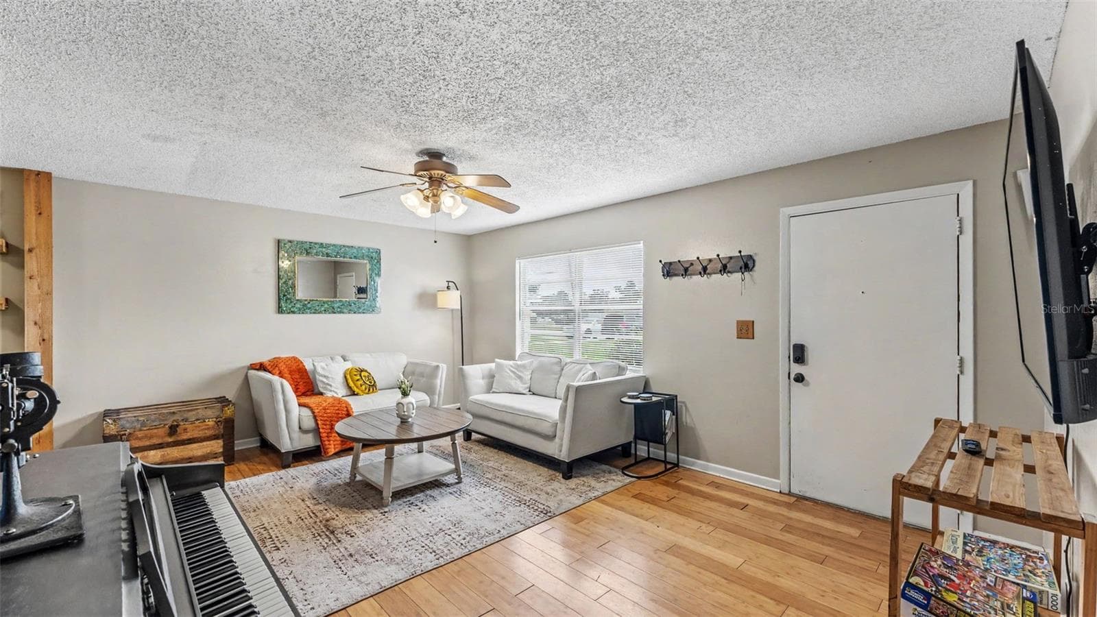 Half Duplex at 733-735 LONGFELLOW BLVD, LAKELAND, photo 4 of 46