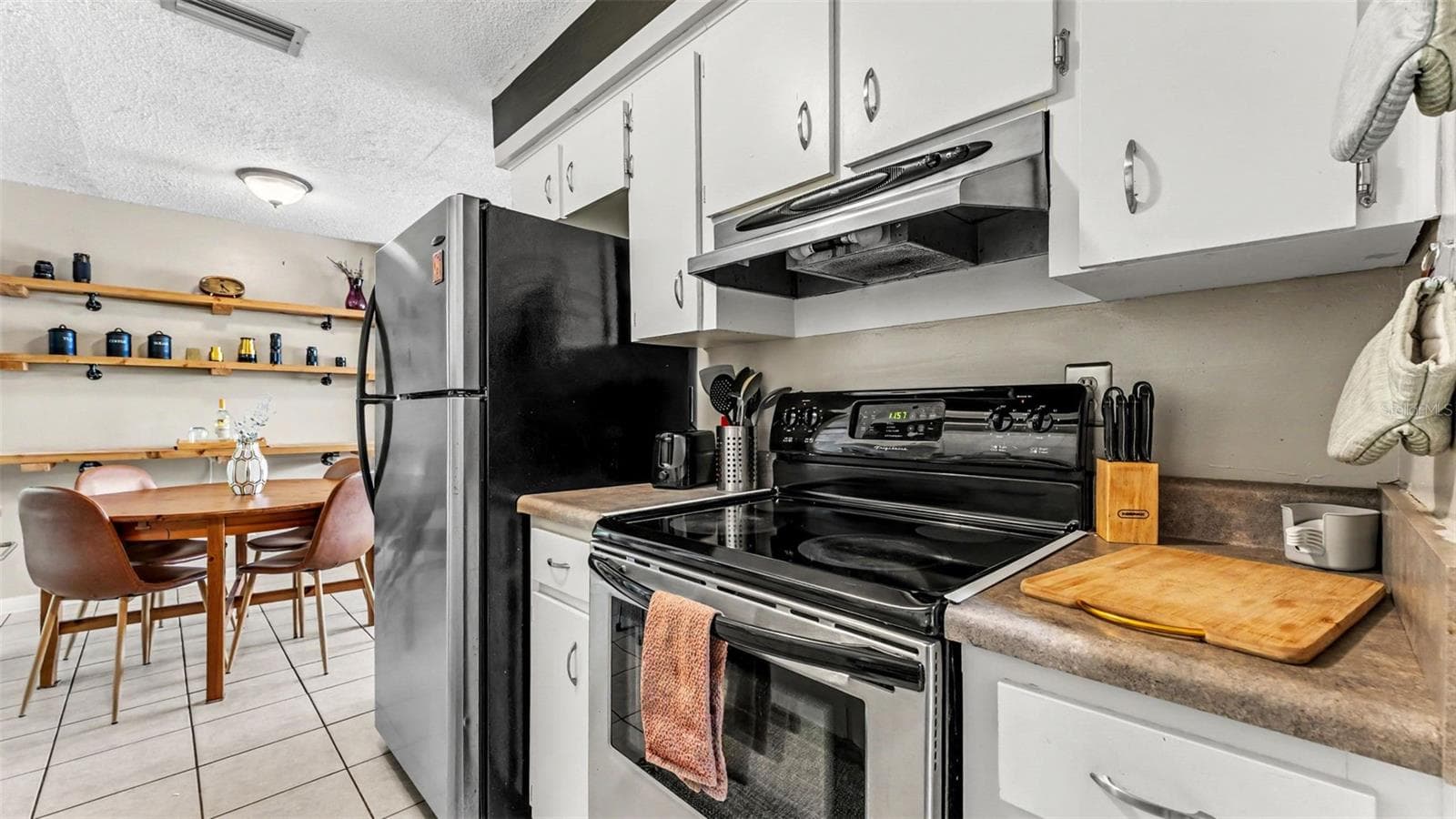 Half Duplex at 733-735 LONGFELLOW BLVD, LAKELAND, photo 11 of 46