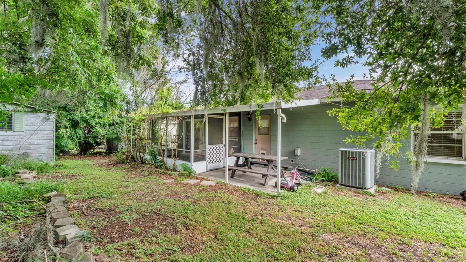 Half Duplex at 733-735 LONGFELLOW BLVD, LAKELAND, photo 26 of 46