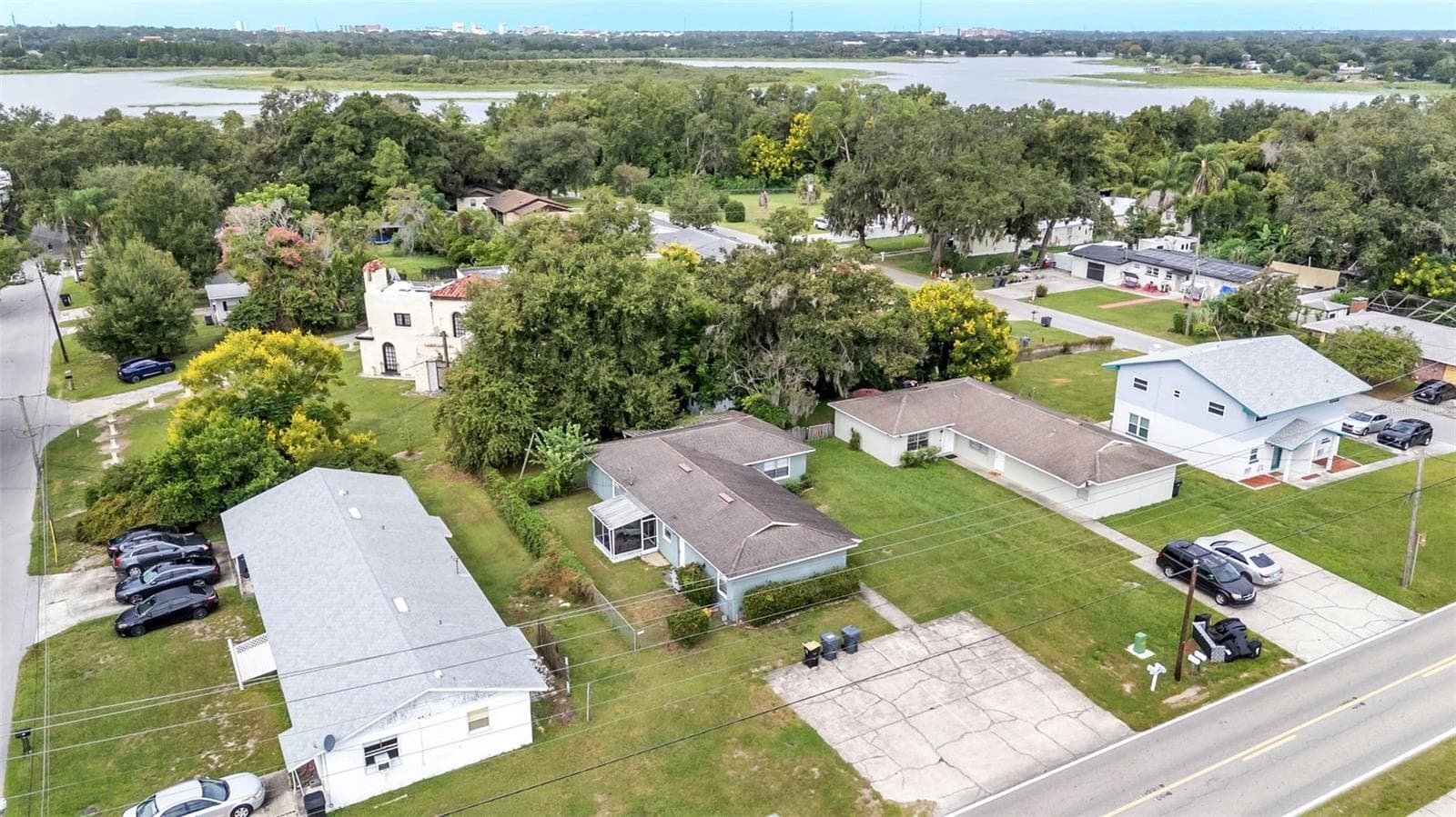 Half Duplex at 733-735 LONGFELLOW BLVD, LAKELAND, photo 41 of 46