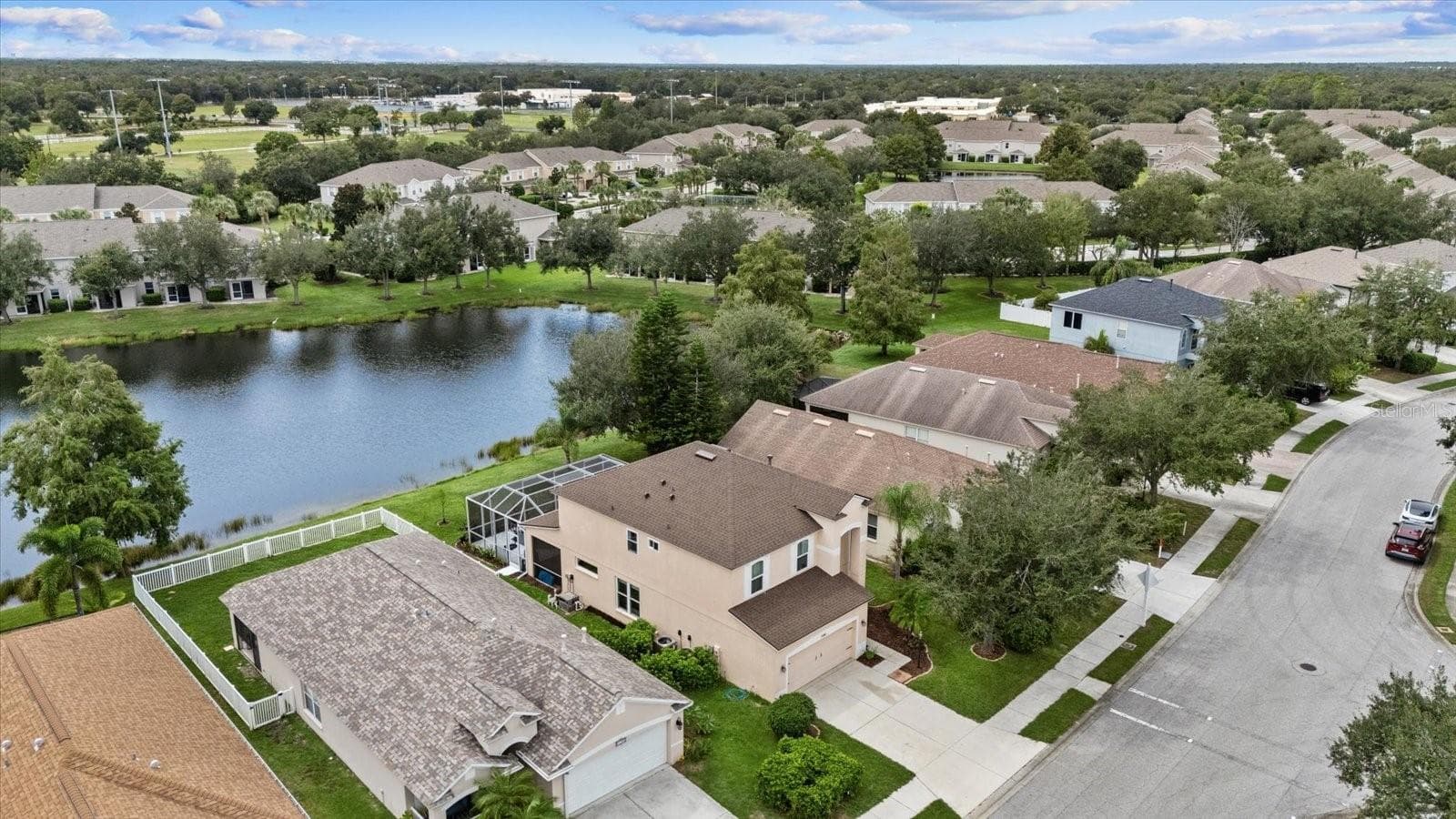 Single Family Residence at 15302 SEAROBBIN DR, LAKEWOOD RANCH, photo 6 of 51