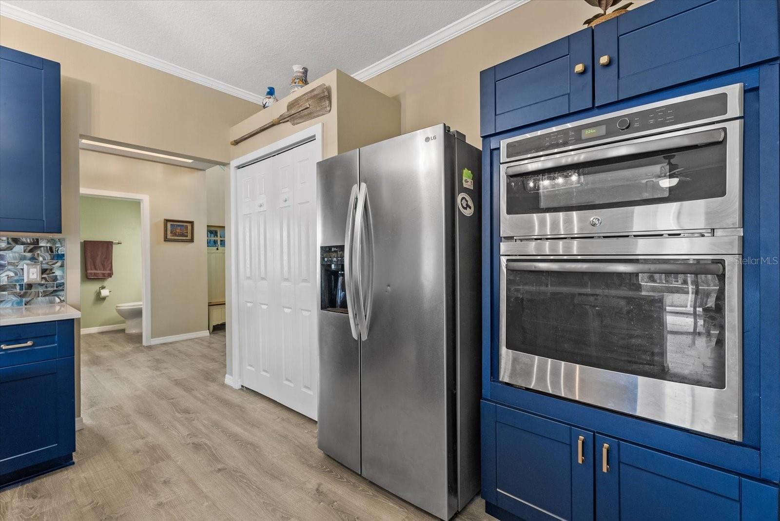 Single Family Residence at 15302 SEAROBBIN DR, LAKEWOOD RANCH, photo 21 of 51