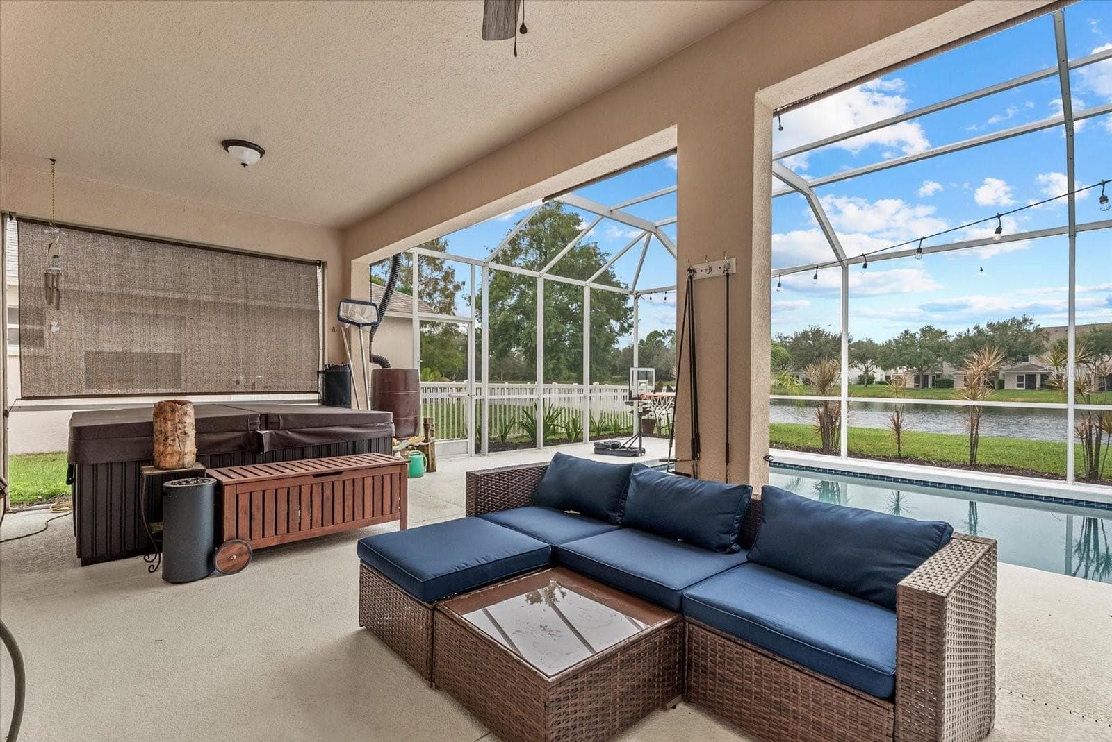 Single Family Residence at 15302 SEAROBBIN DR, LAKEWOOD RANCH, photo 38 of 51
