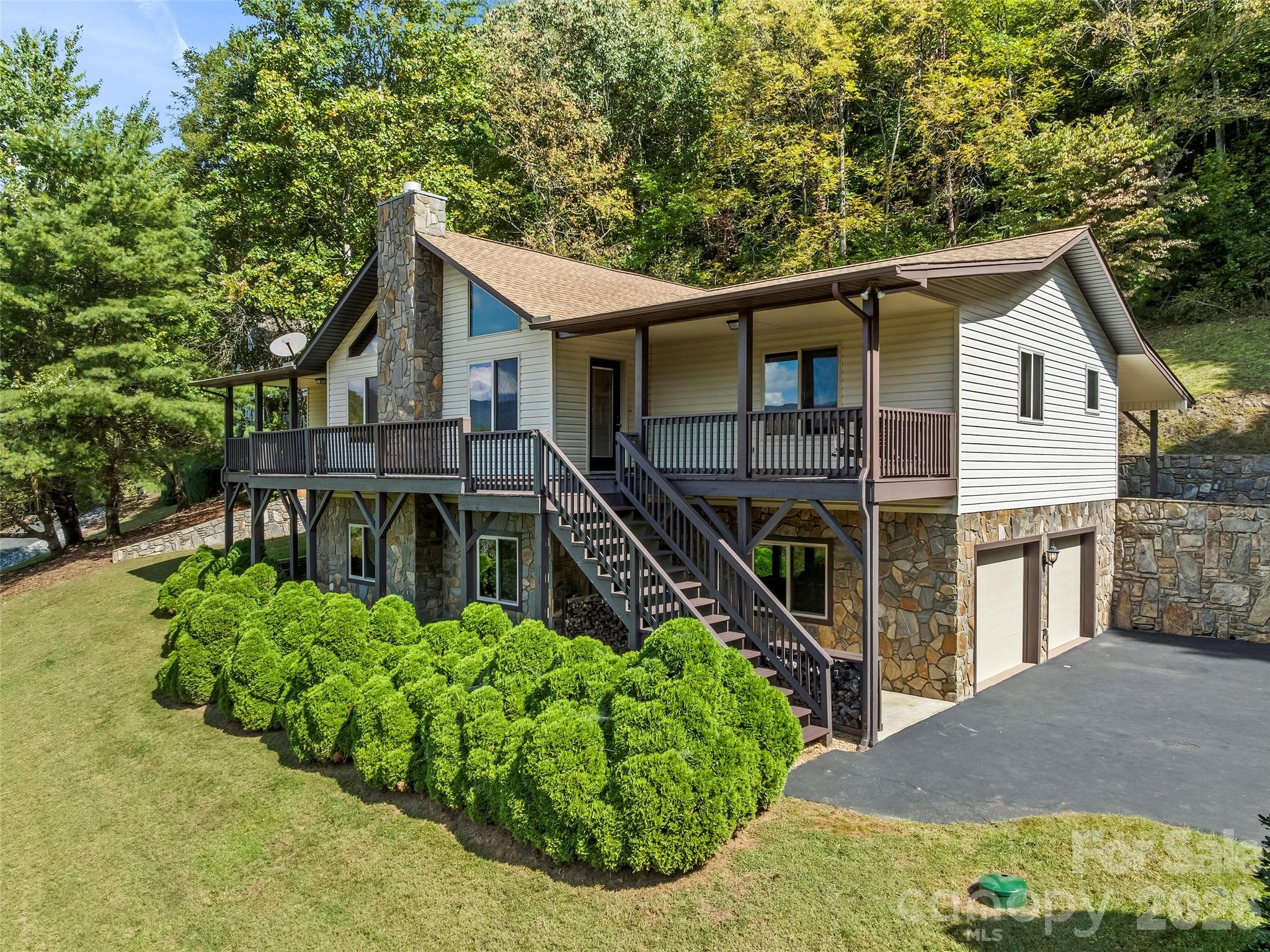Single Family Residence at 1090 Maple Springs Drive, Waynesville, photo 2 of 48