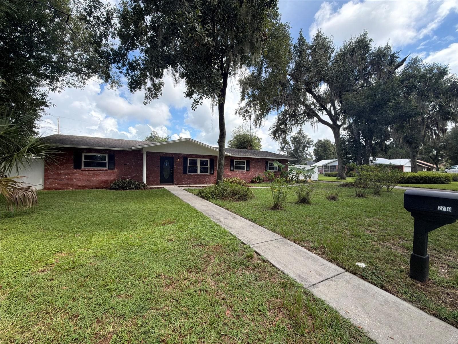 2716 CHARLESTON DR