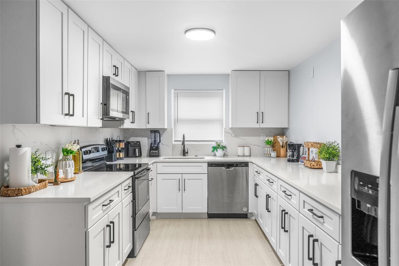 Single Family Residence at 1539 DARTMOUTH DR, HOLIDAY, photo 18 of 69