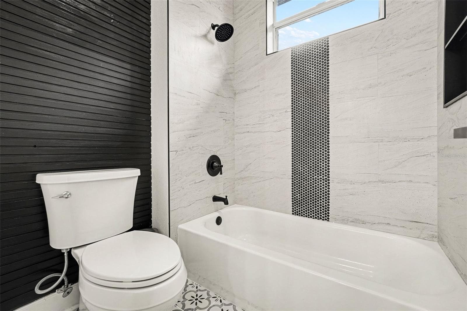 Jack and Jill Bathroom - 655 WHISPER WOODS DR, LAKELAND