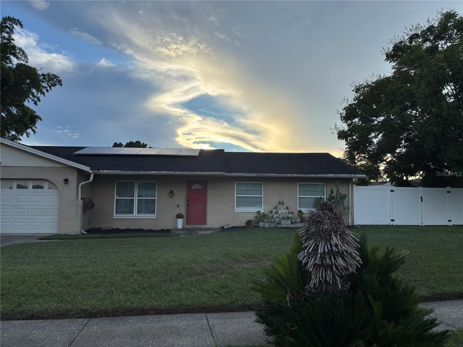 Single Family Residence at 107 SUNSET DR, LONGWOOD, photo 2 of 27