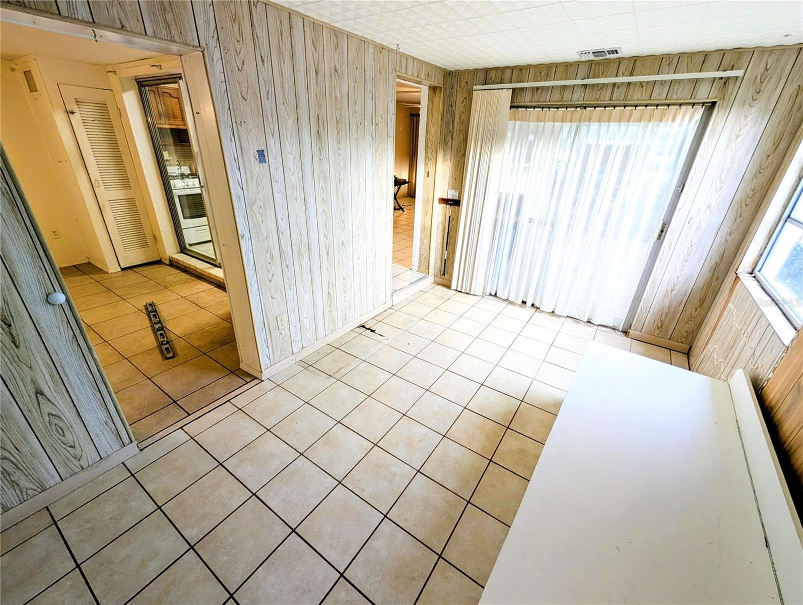 Single Family Residence at 824 E 9TH AVE, NEW SMYRNA BEACH, photo 6 of 15