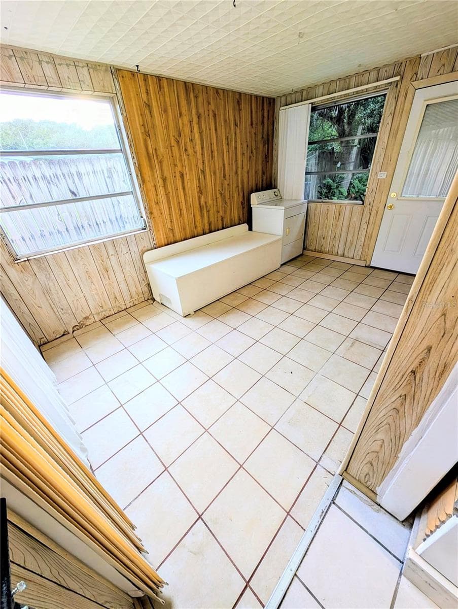 Single Family Residence at 824 E 9TH AVE, NEW SMYRNA BEACH, photo 7 of 15
