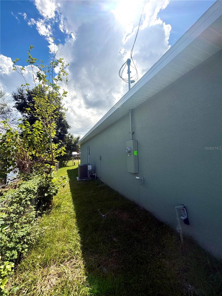 left side - 1205 AVENUE K, HAINES CITY