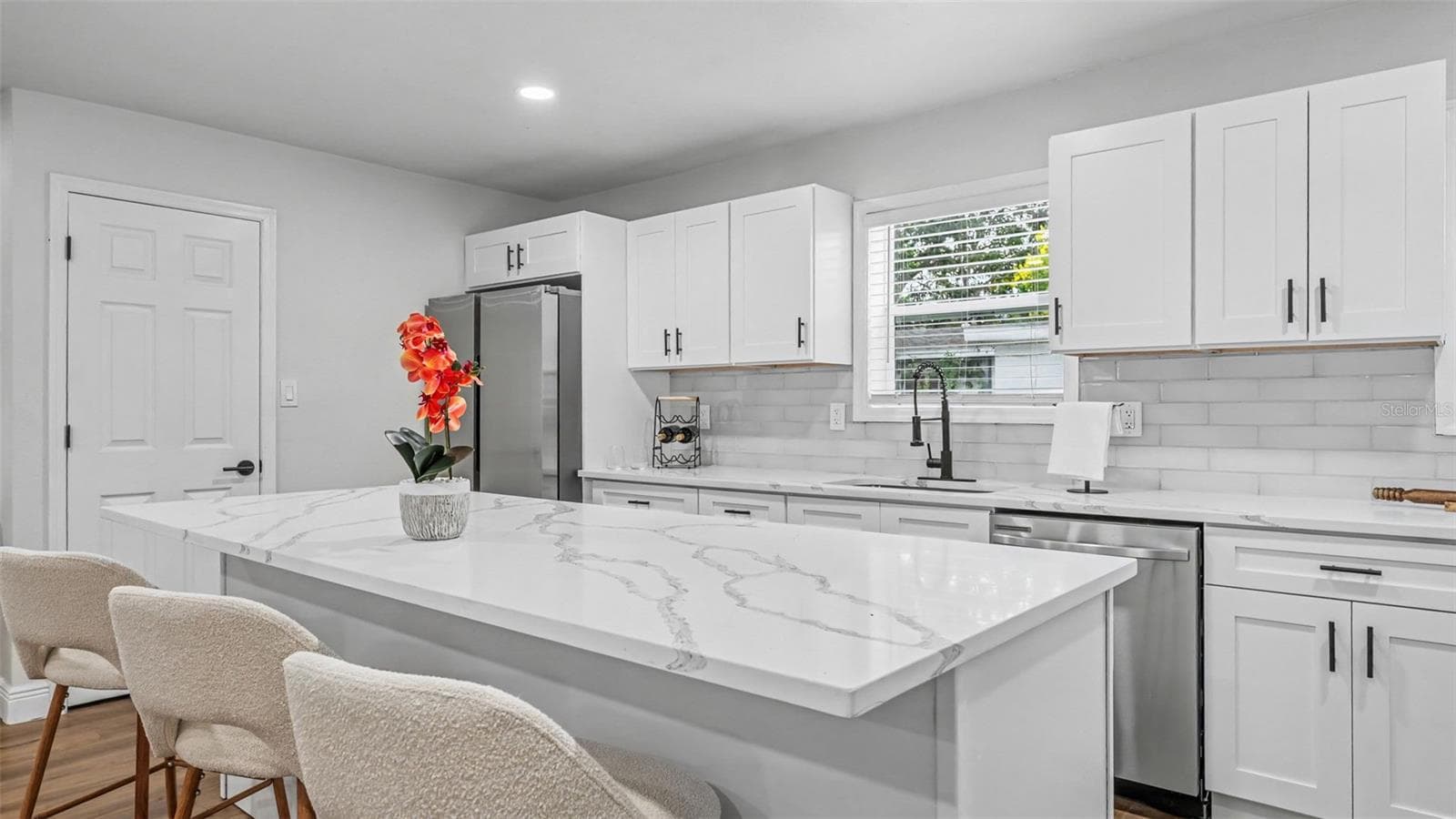 Single Family Residence at 211 W VALENCIA ST, LAKELAND, photo 6 of 43