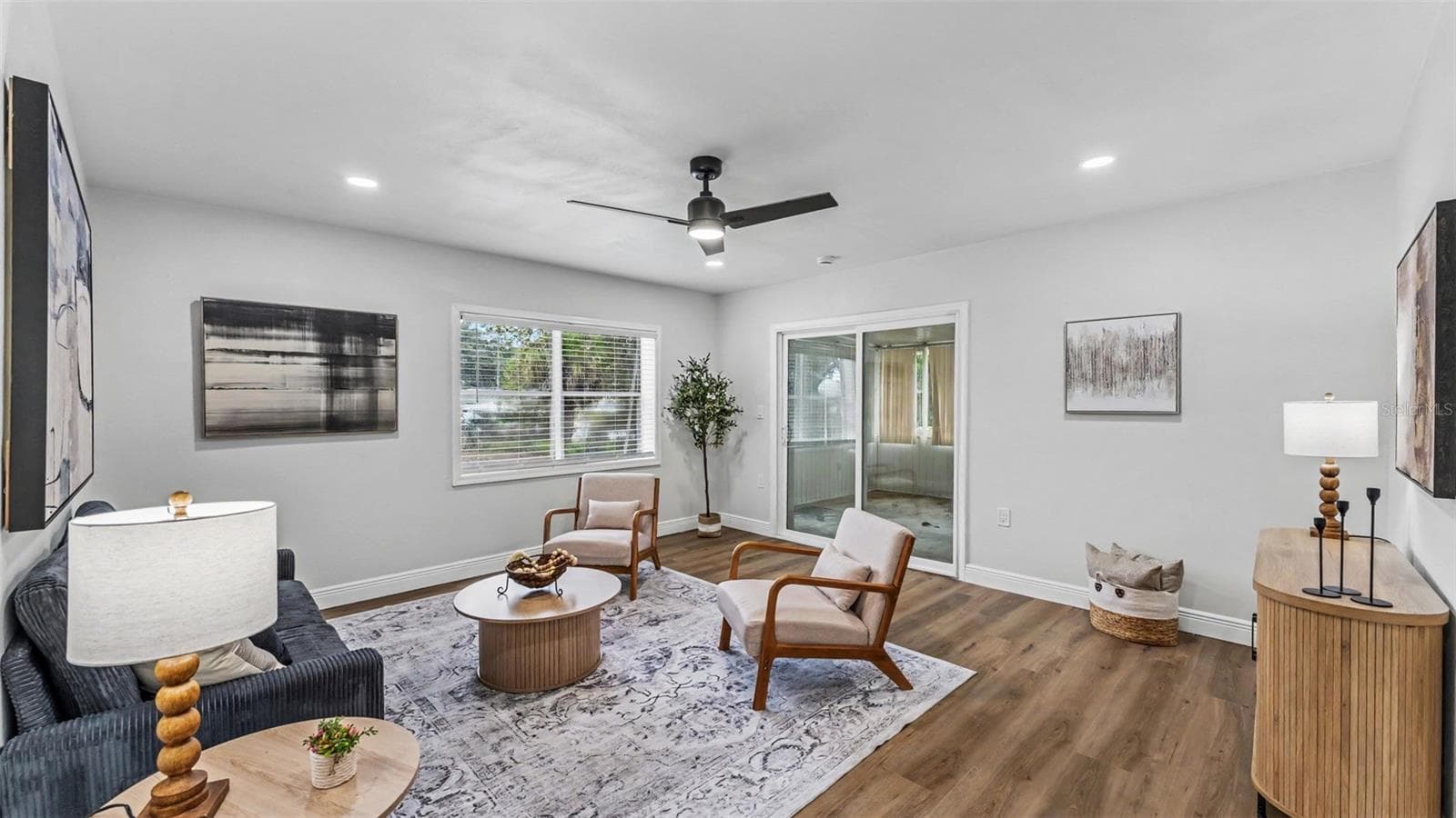 Single Family Residence at 211 W VALENCIA ST, LAKELAND, photo 10 of 43