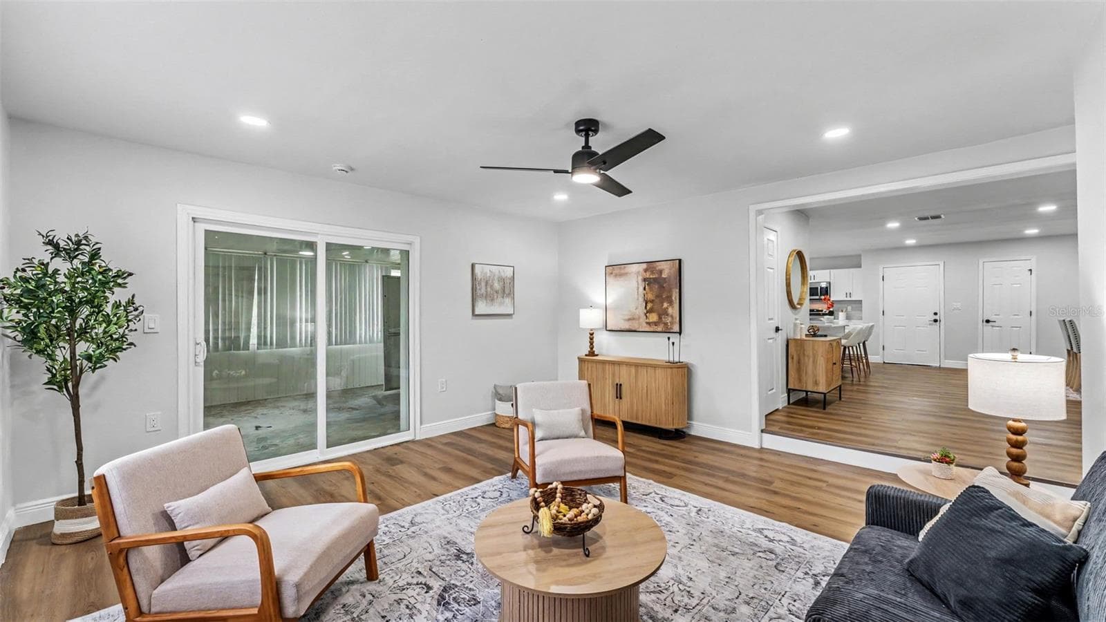 Single Family Residence at 211 W VALENCIA ST, LAKELAND, photo 13 of 43