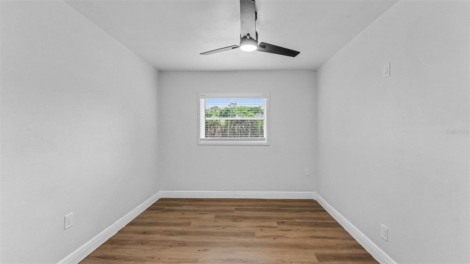 Single Family Residence at 211 W VALENCIA ST, LAKELAND, photo 25 of 43