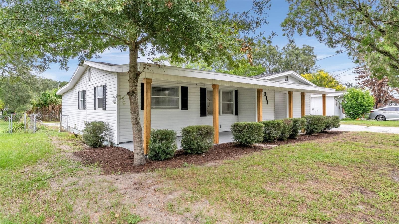 Single Family Residence at 211 W VALENCIA ST, LAKELAND, photo 31 of 43