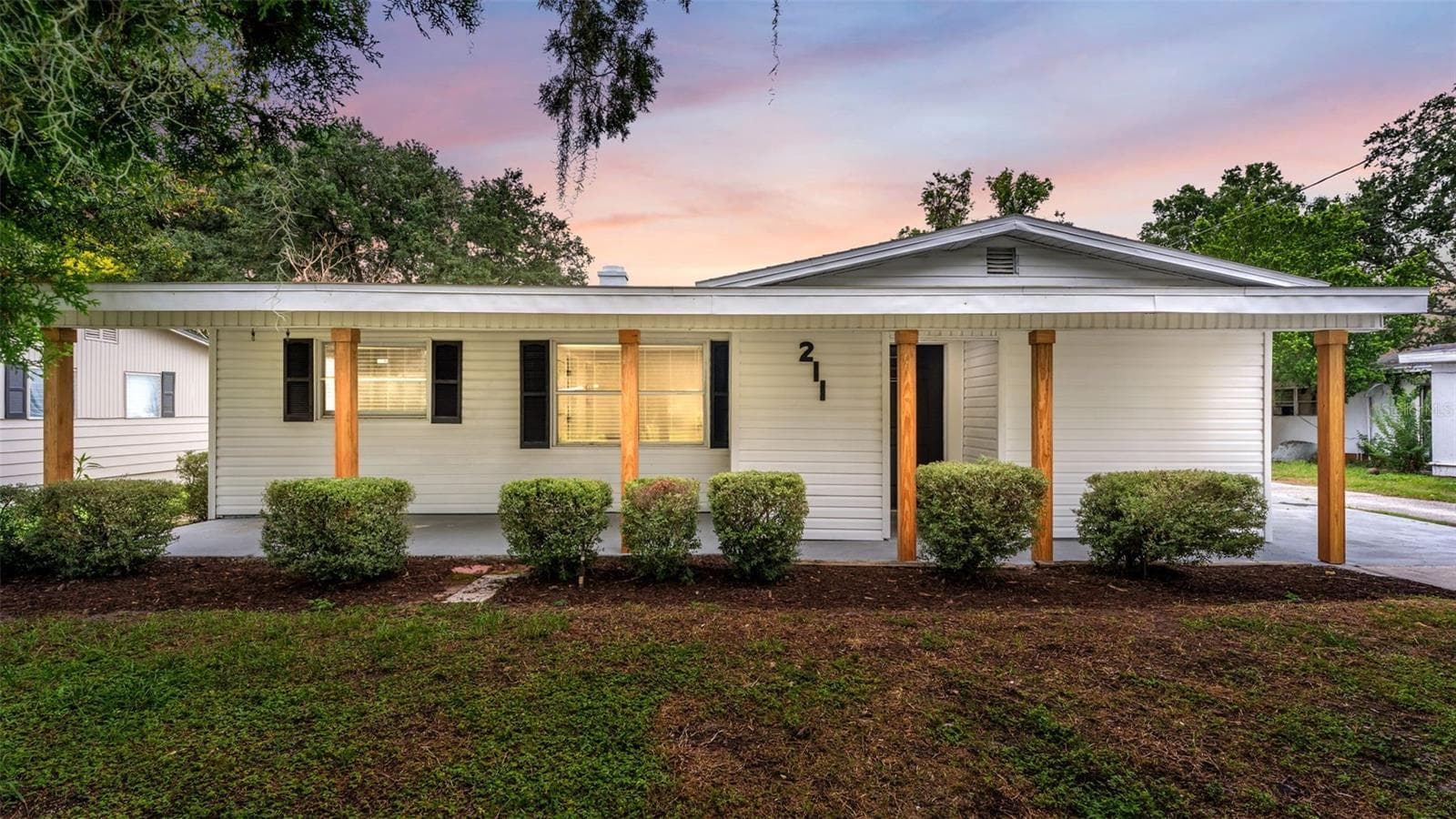Single Family Residence at 211 W VALENCIA ST, LAKELAND, photo 32 of 43