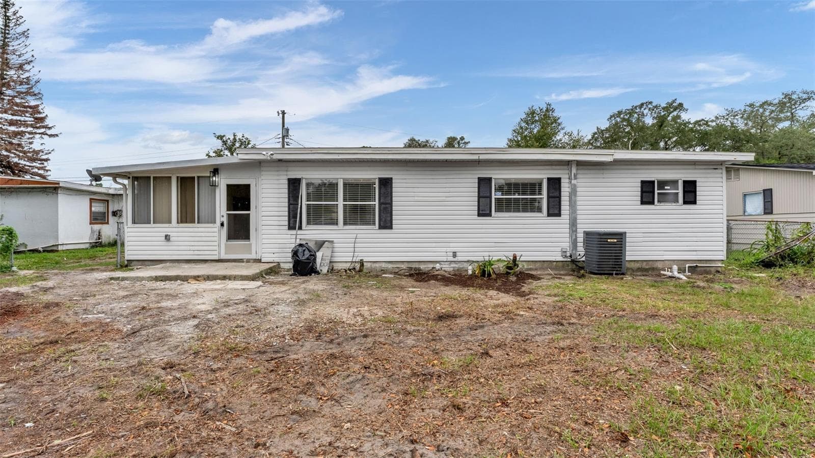 Single Family Residence at 211 W VALENCIA ST, LAKELAND, photo 35 of 43
