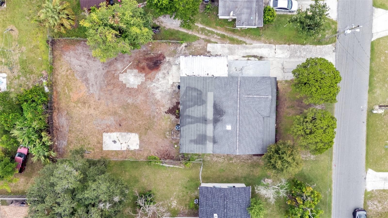 Single Family Residence at 211 W VALENCIA ST, LAKELAND, photo 37 of 43