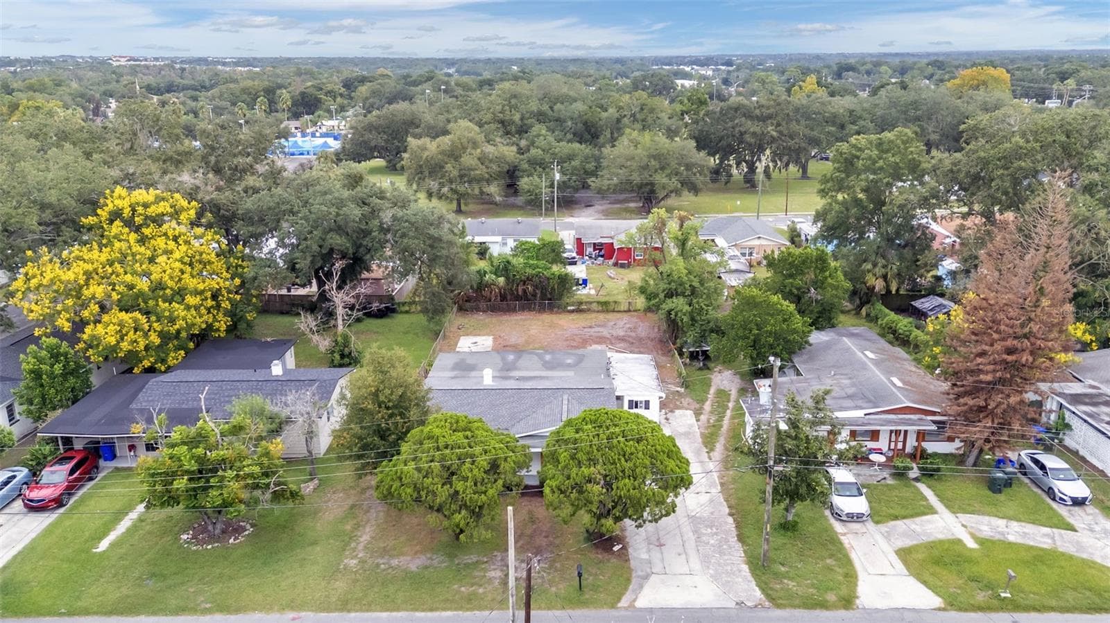 Single Family Residence at 211 W VALENCIA ST, LAKELAND, photo 39 of 43
