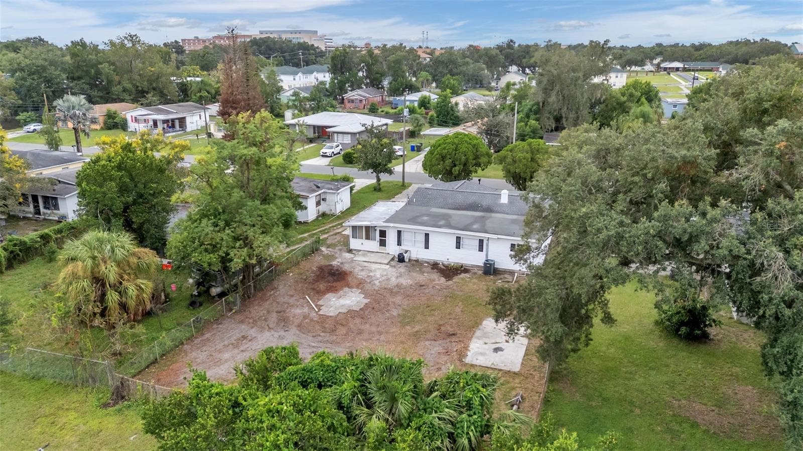 Single Family Residence at 211 W VALENCIA ST, LAKELAND, photo 41 of 43