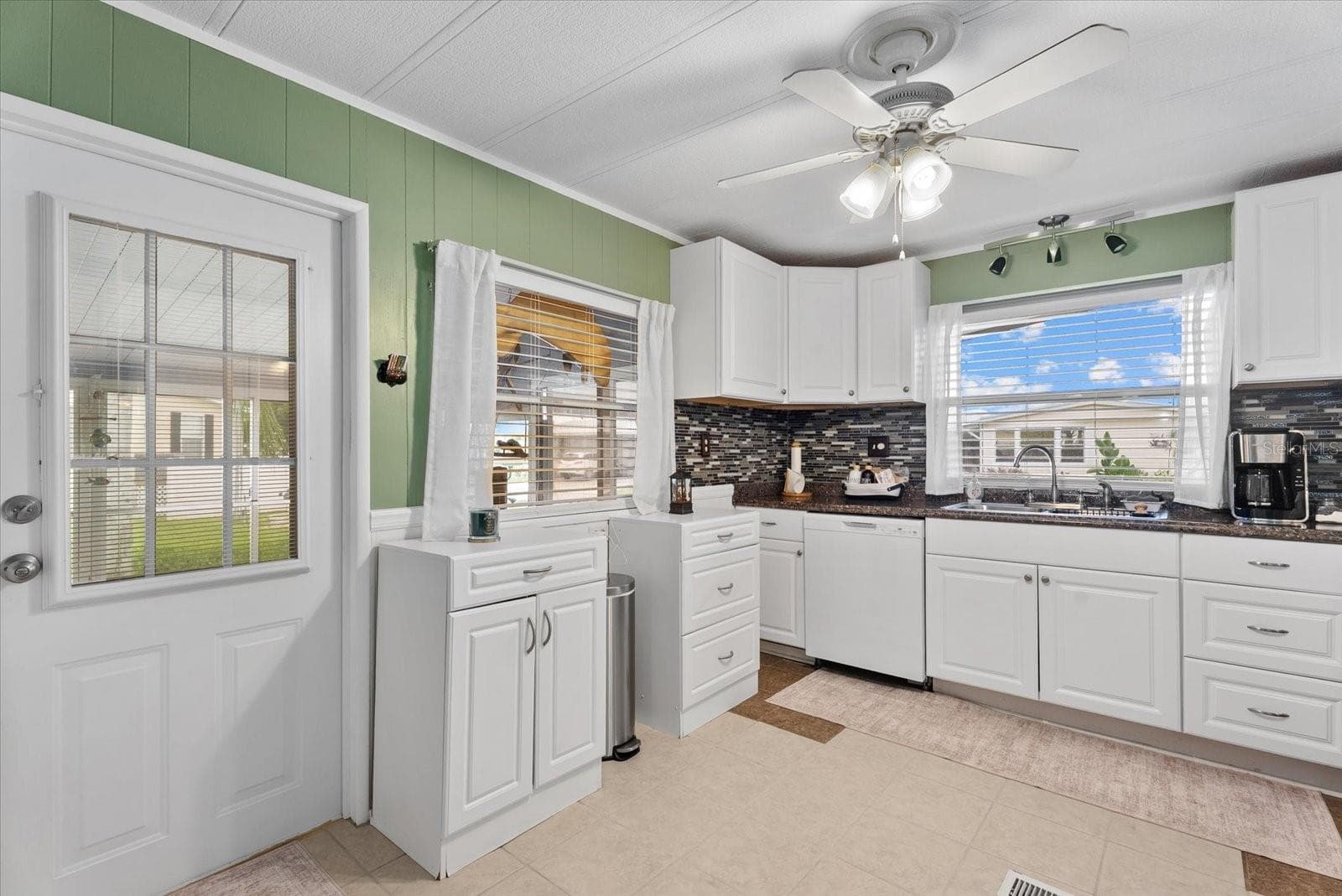 Manufactured Home at 560 FAIRMOUNT DR, NORTH PORT, photo 3 of 37