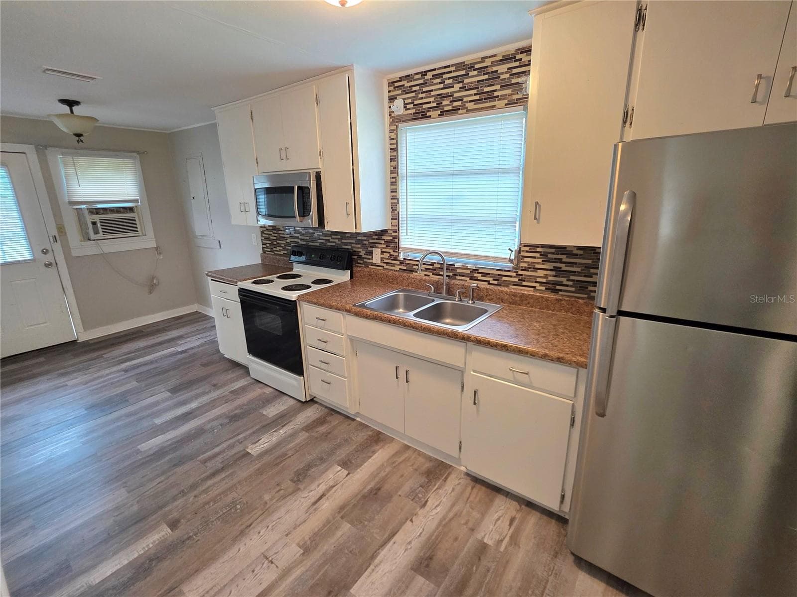 Single Family Residence at 521 SMITH & UNION ST LOTS 53 & 54, BROOKSVILLE, photo 6 of 14