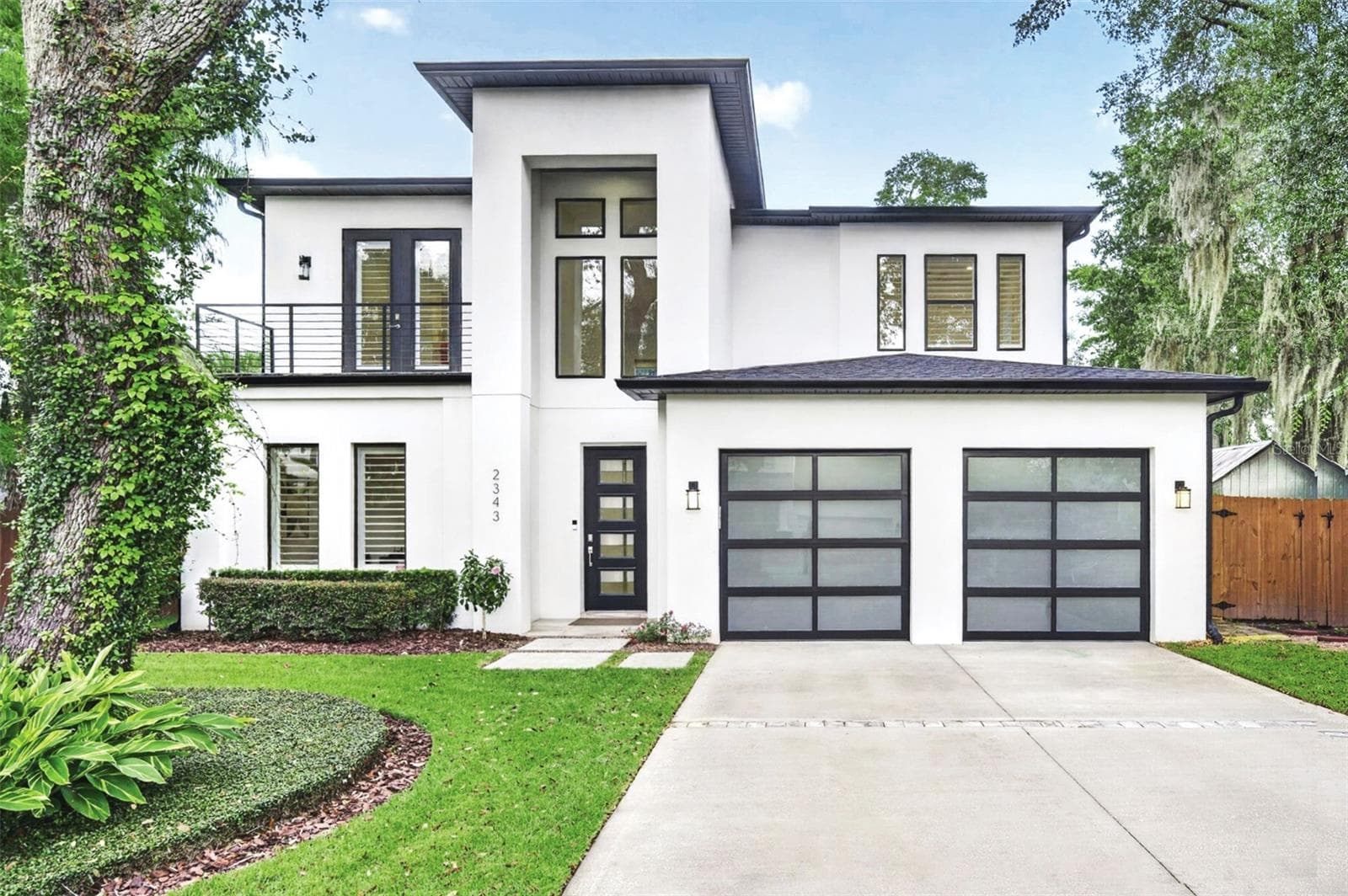 2343 VERSAILLES AVE