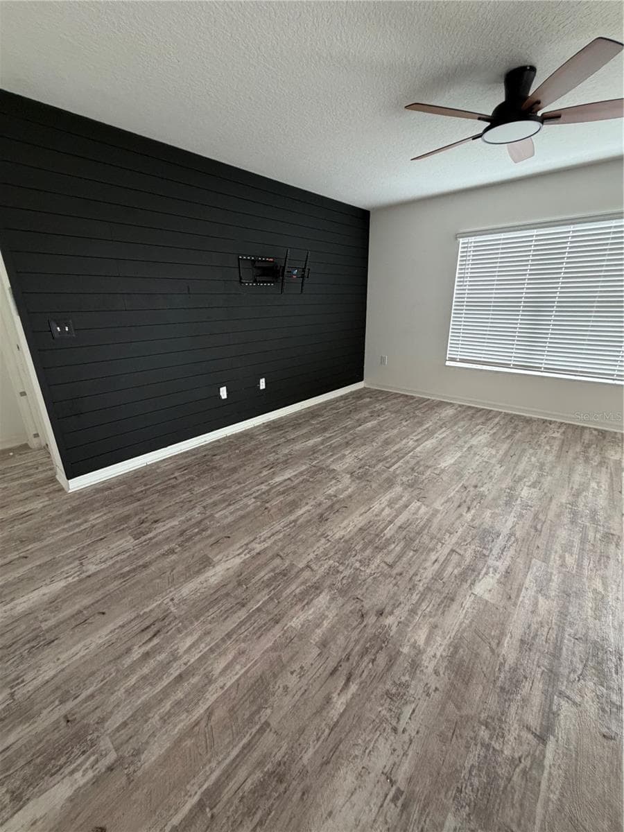 Living Room - 2500 BEGONIA ST, MASCOTTE