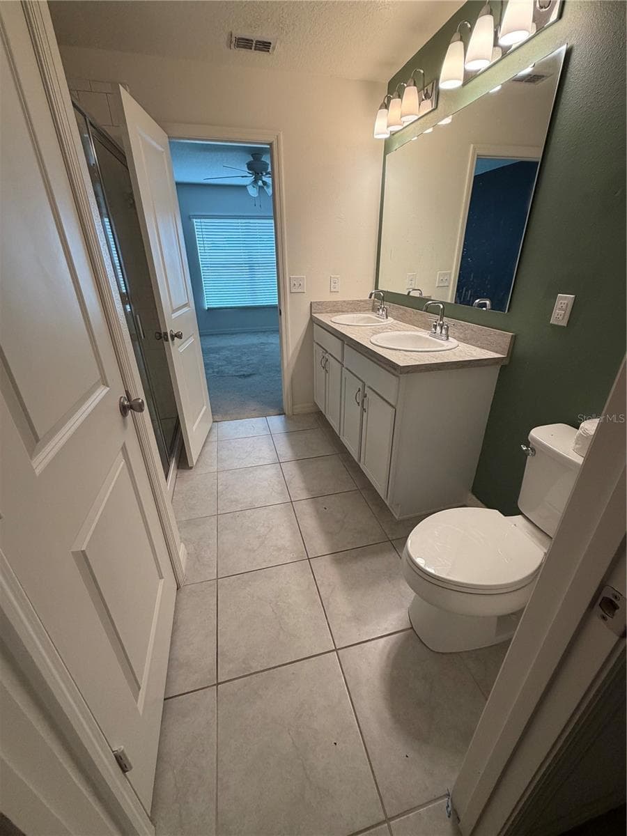 Principal Bathroom - 2500 BEGONIA ST, MASCOTTE