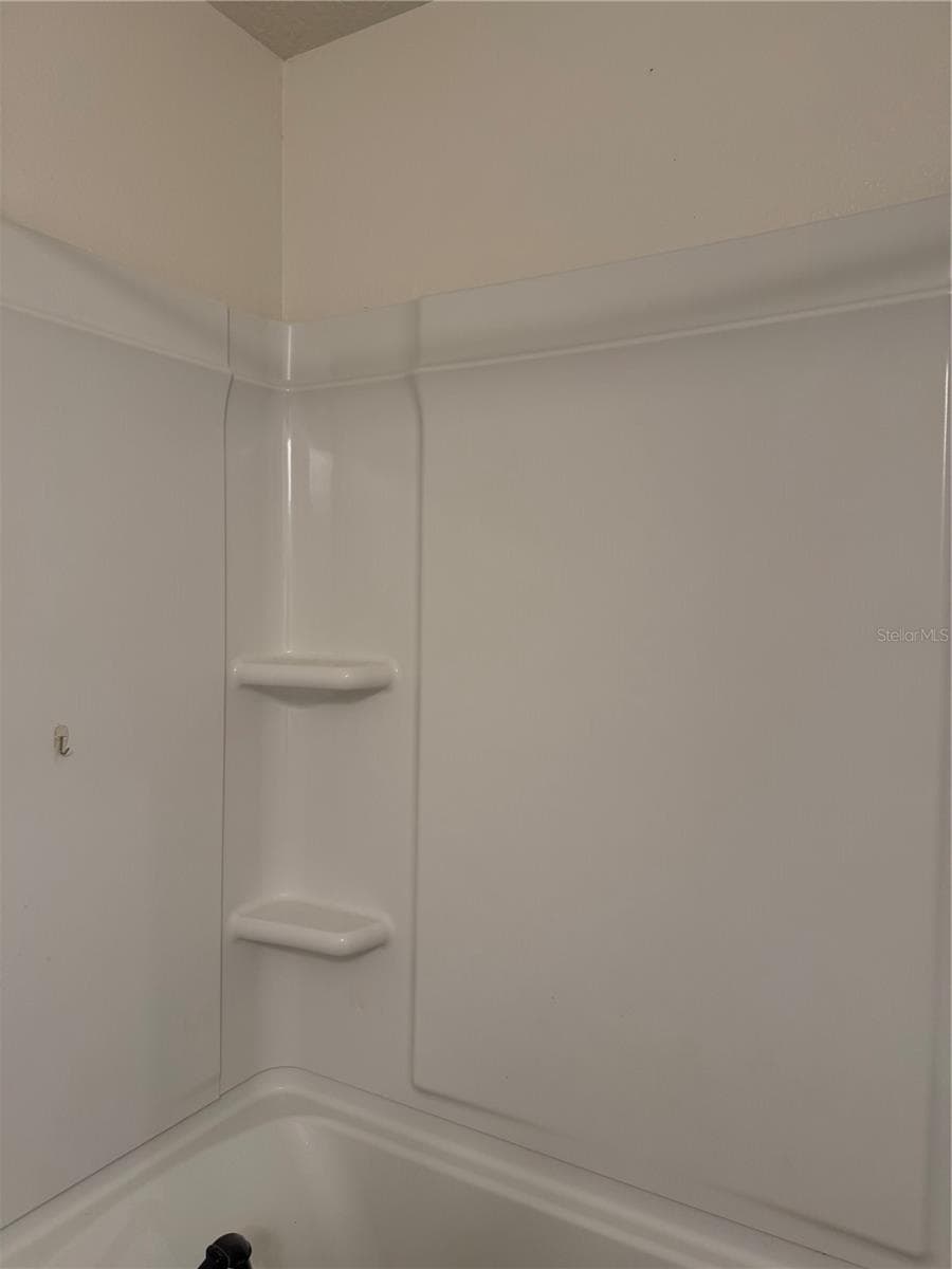 Bathroom # 2 - 2500 BEGONIA ST, MASCOTTE