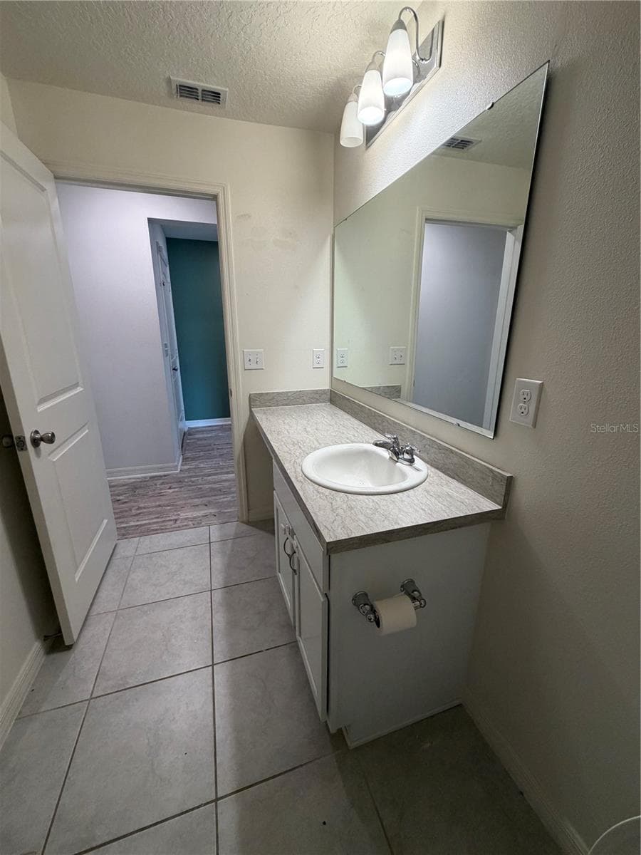 Bathroom # 2 - 2500 BEGONIA ST, MASCOTTE