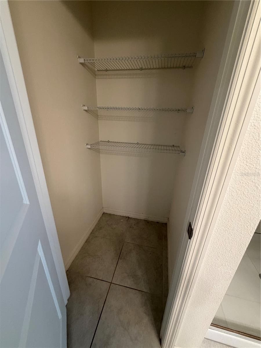 Linen Closet in En Suite - 2500 BEGONIA ST, MASCOTTE