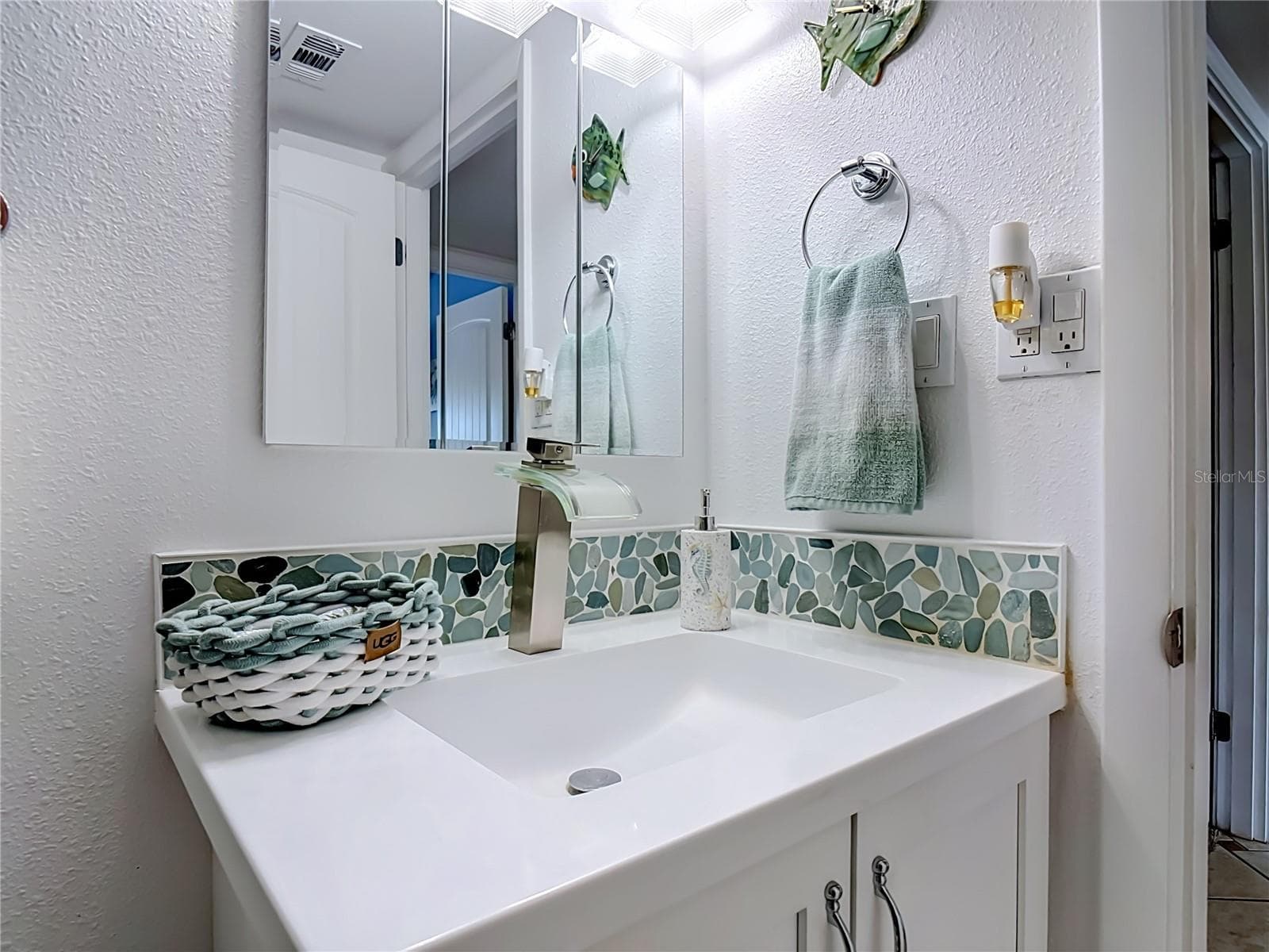 Condominium at 325 N CAUSEWAY #203, NEW SMYRNA BEACH, photo 28 of 44