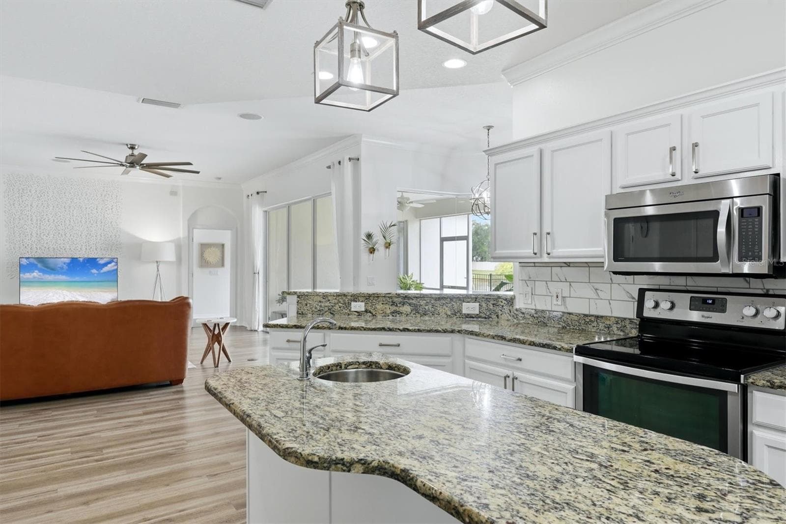 Gourmet Kitlchen - 5847 LEXINGTON DR, PARRISH
