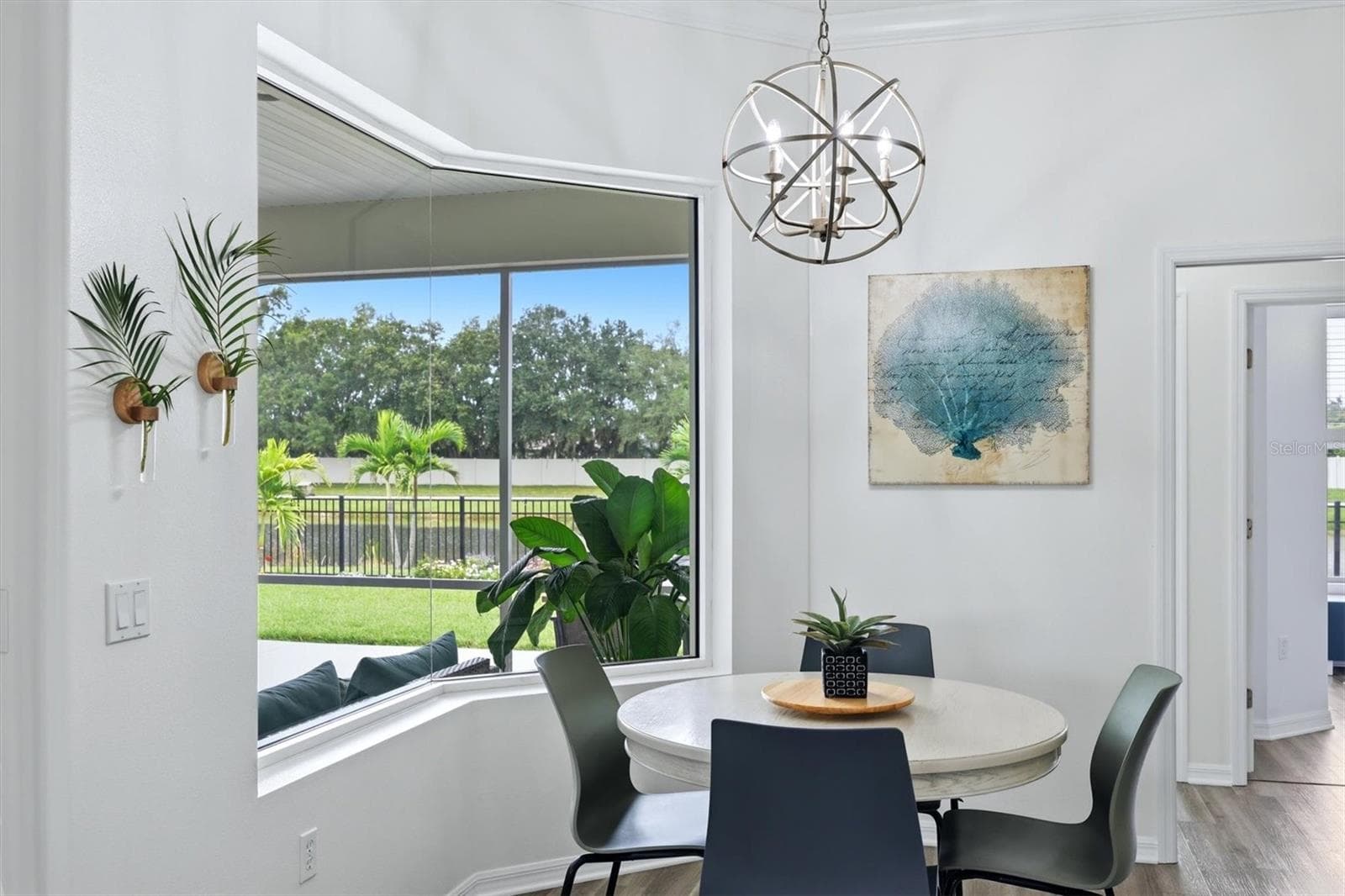 Dinette with aquarium window - 5847 LEXINGTON DR, PARRISH