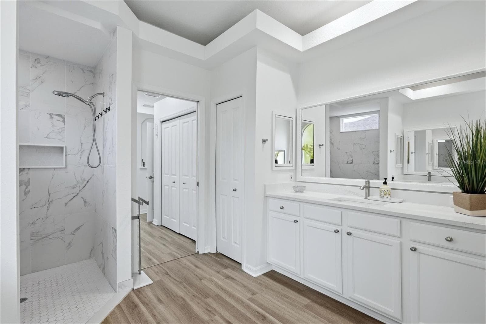 New updated primary bathroom wi5th new shower and countertops - 5847 LEXINGTON DR, PARRISH