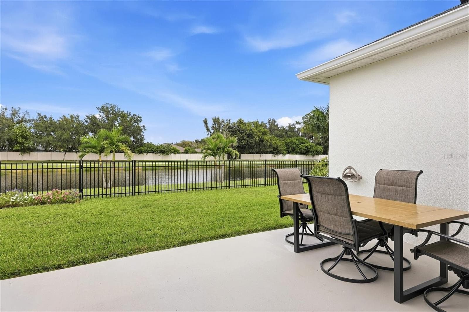Outdoor patio and fenced yard - 5847 LEXINGTON DR, PARRISH