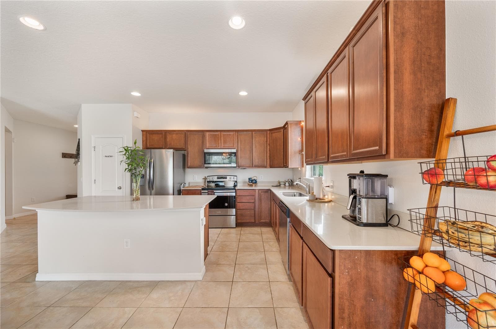 Kitchen / Birch Cabinetry & Quartz Countertops - 8751 RINDGE RD, POLK CITY