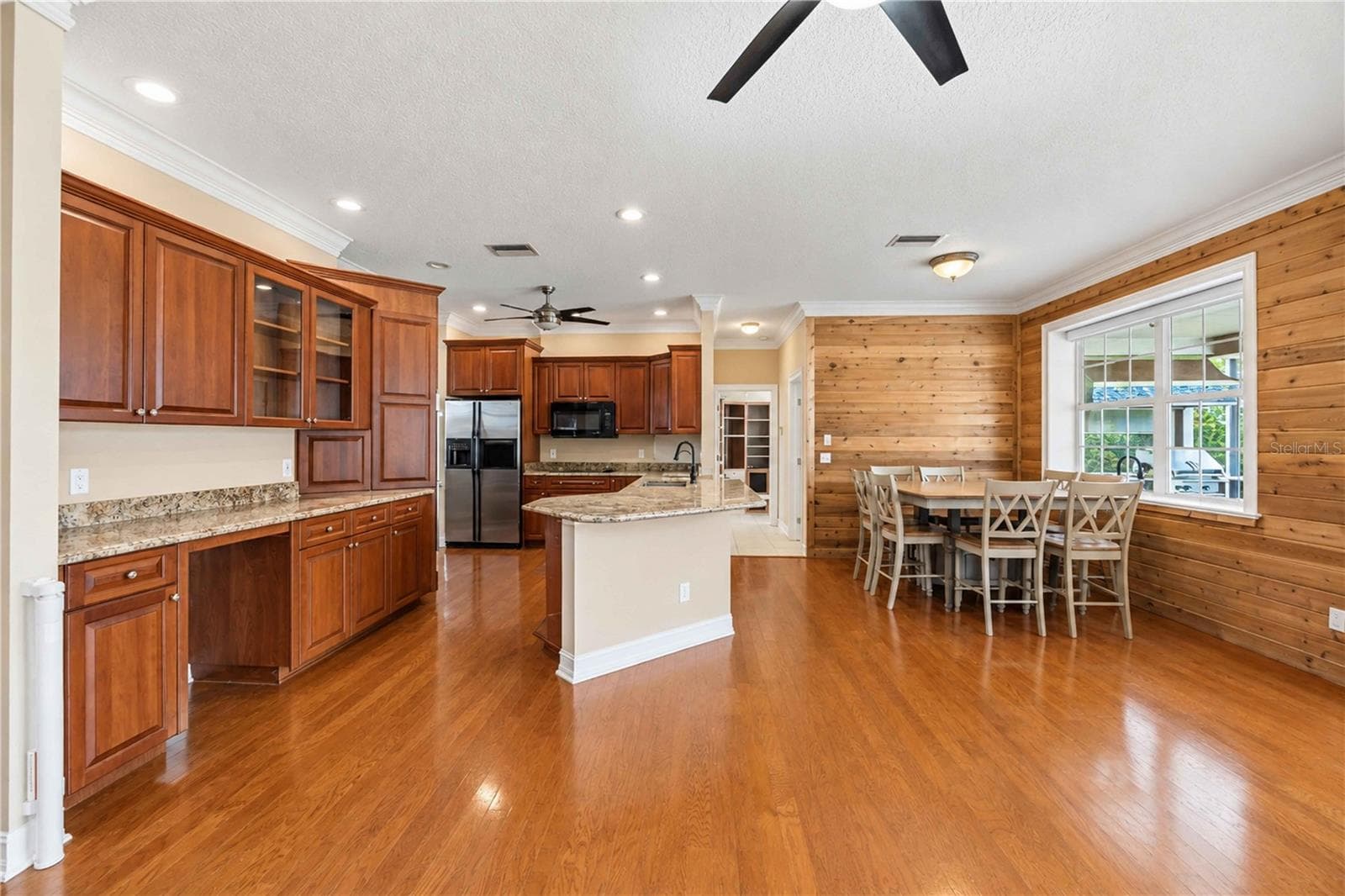 Kitchen and breakfast nook - 8543 SW AVIARY RD, ARCADIA