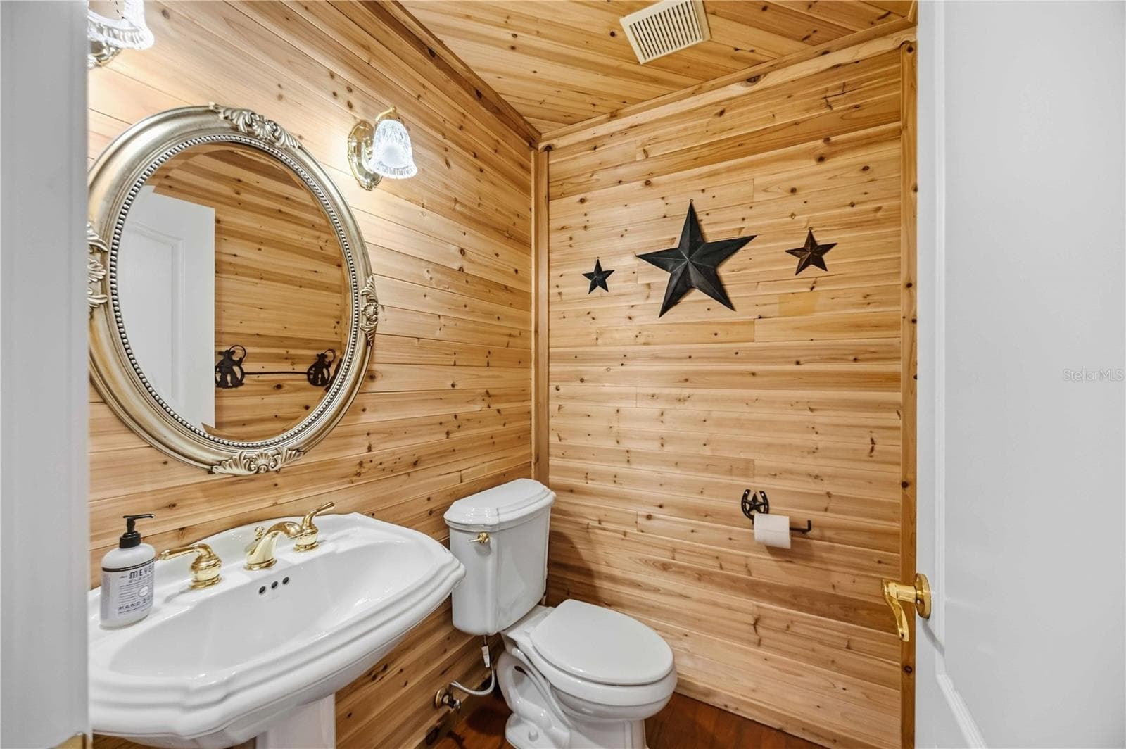 Half bathroom - 8543 SW AVIARY RD, ARCADIA