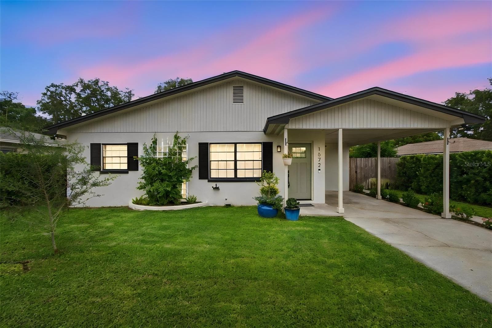 1672 RAINBOW DR
