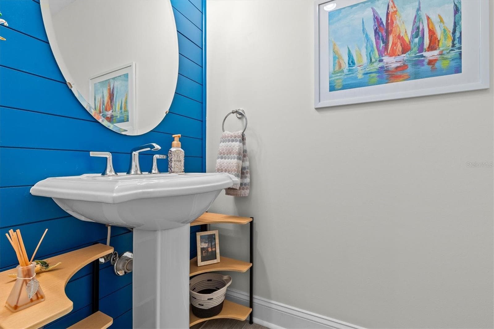 downstairs powder room - 480 GILMAN PL N, ST PETERSBURG