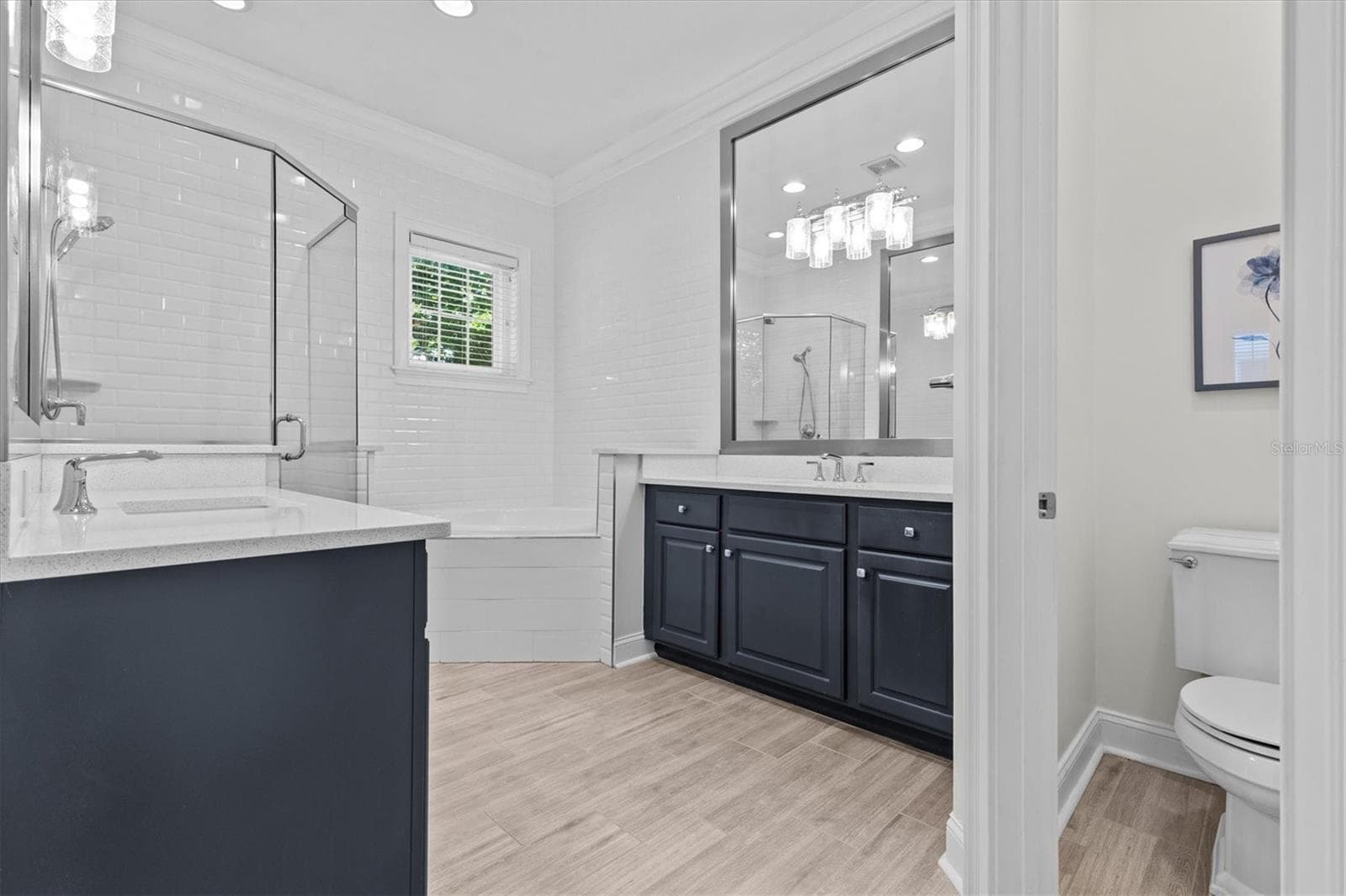 owner's en-suite bath with garden tub and shower - 480 GILMAN PL N, ST PETERSBURG