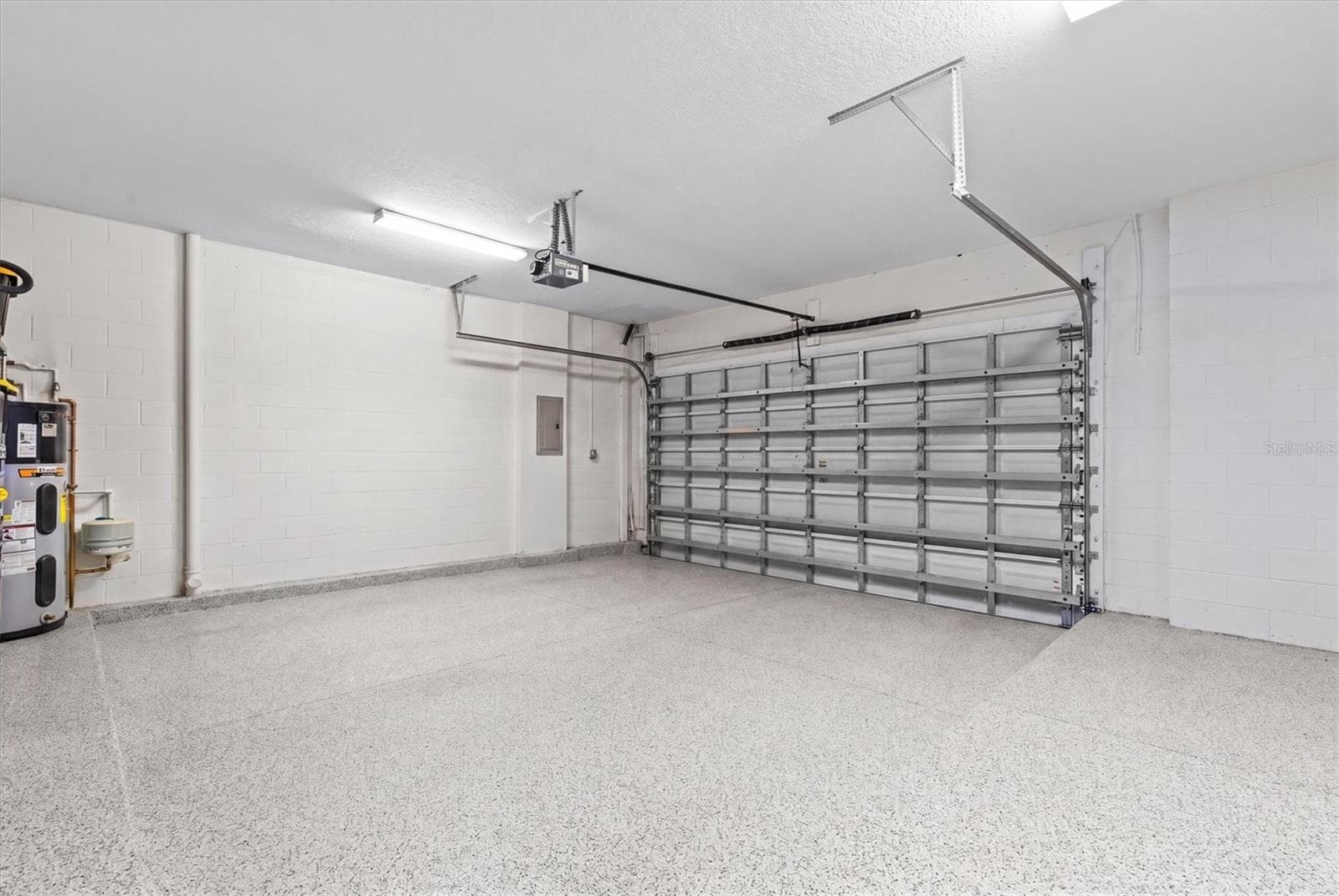 Oversized 2 car garage. - 480 GILMAN PL N, ST PETERSBURG