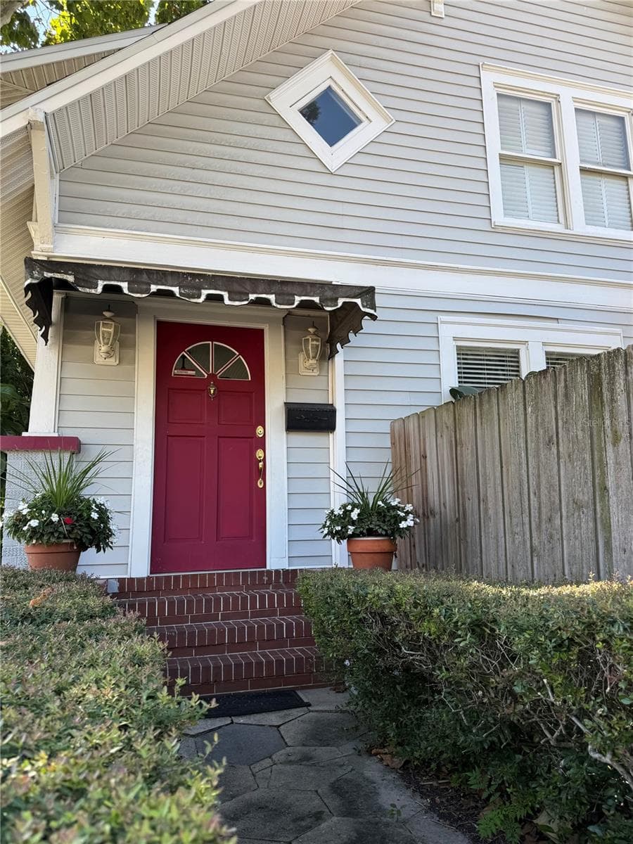 Single Family Residence at 950 10TH ST N, ST PETERSBURG, photo 2 of 43