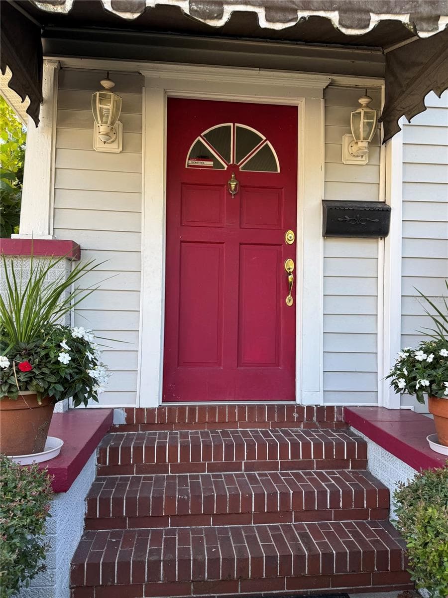 Single Family Residence at 950 10TH ST N, ST PETERSBURG, photo 4 of 43