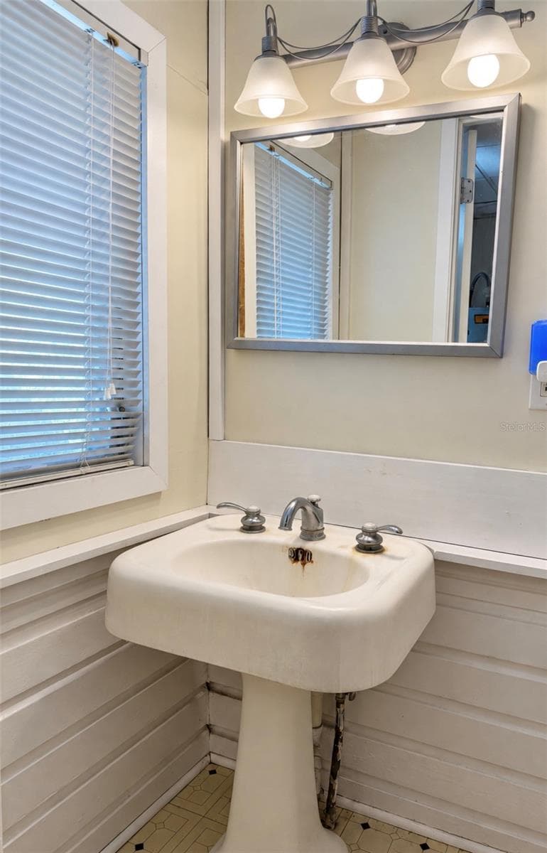 Single Family Residence at 950 10TH ST N, ST PETERSBURG, photo 22 of 43