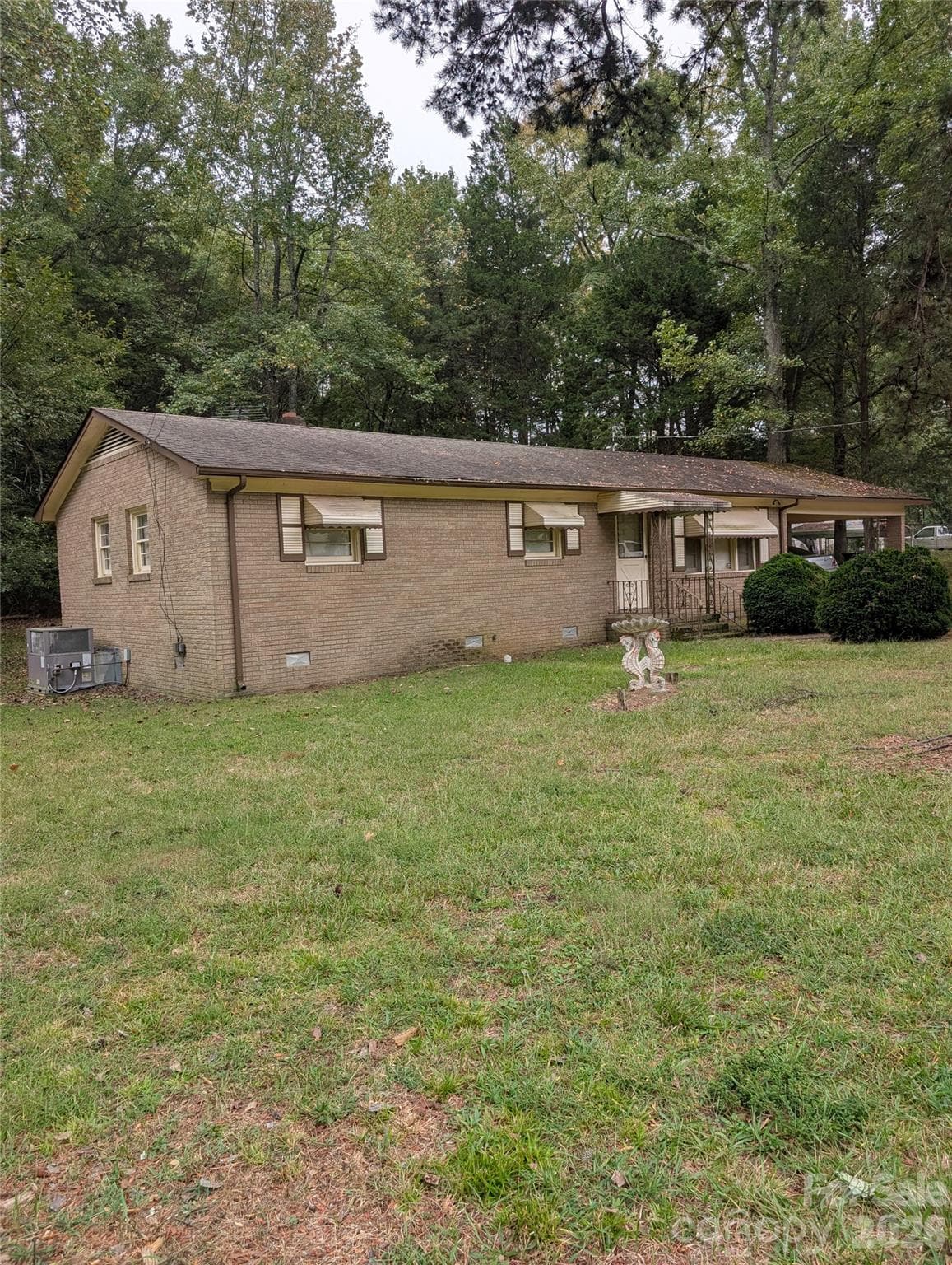 Single Family Residence at 506 California Circle, York, photo 2 of 3