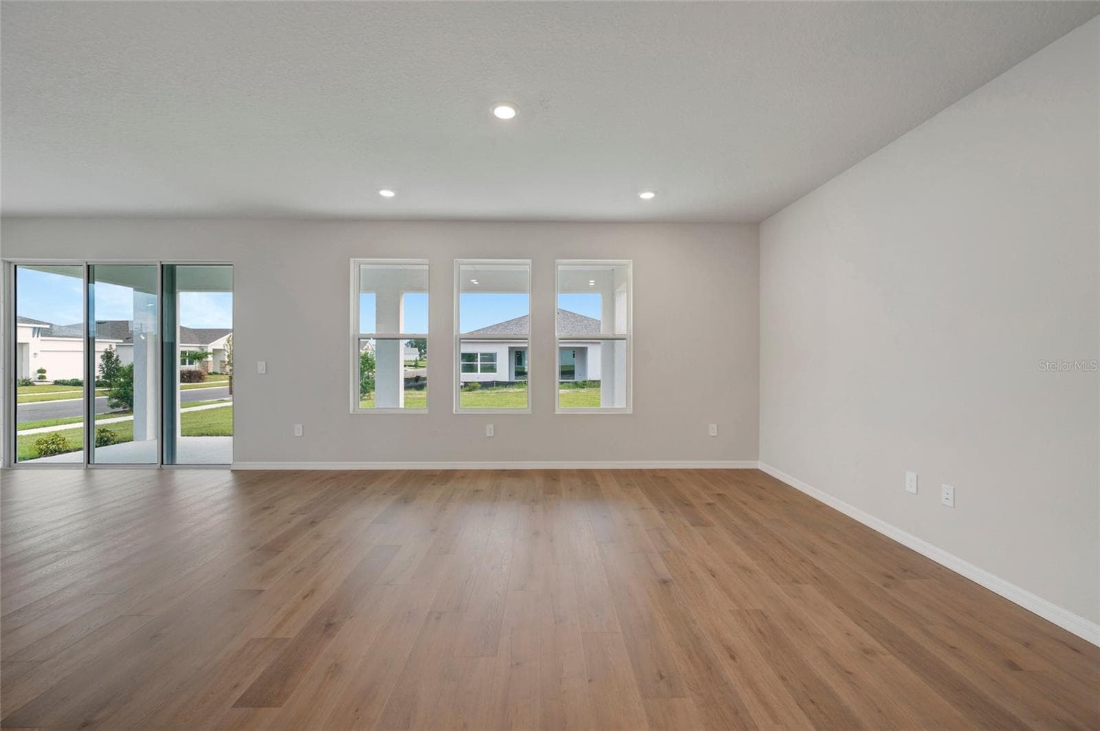 Family Room - 439 SPRING HARVEST DR, PLANT CITY